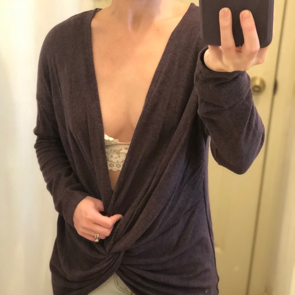 Twist knot reversible long sleeve top - Picture 7 of 8